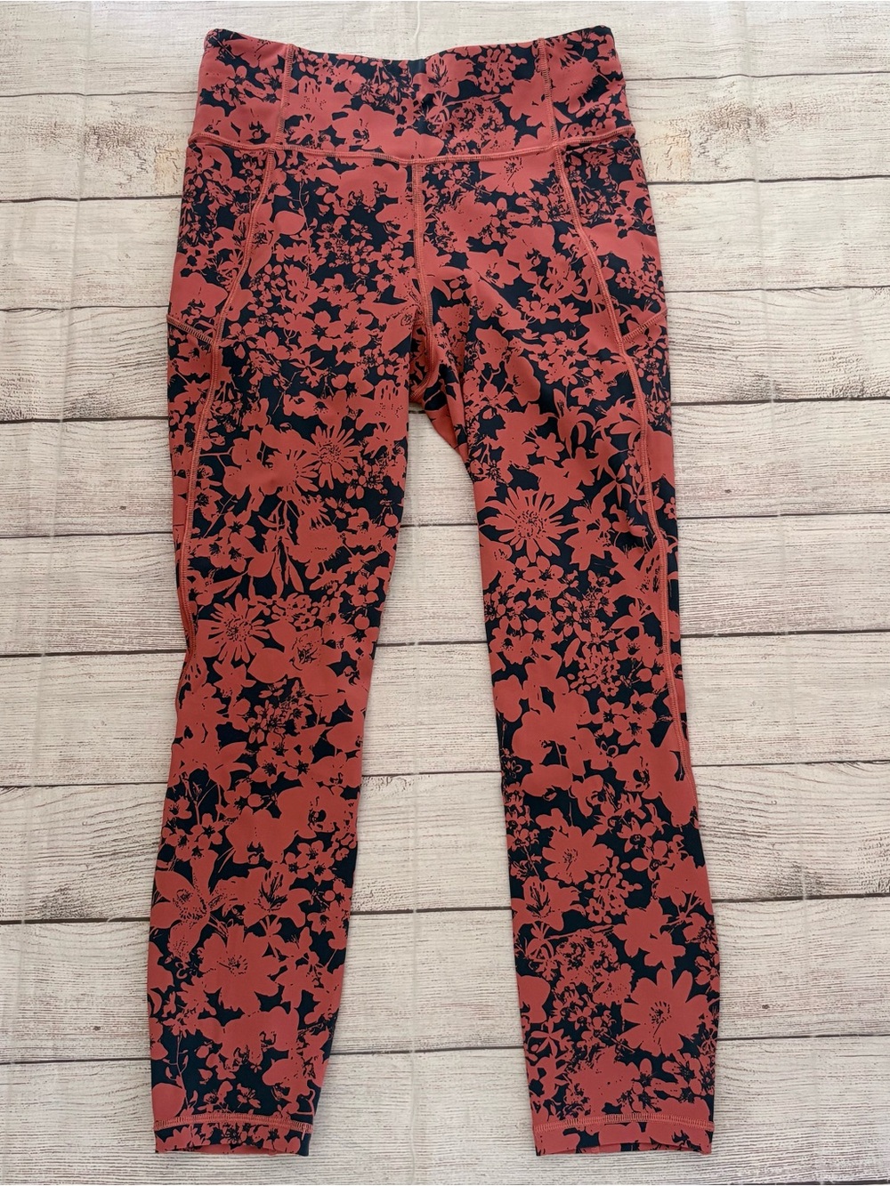 LULULEMON Final Lap Crop 23” Size 6